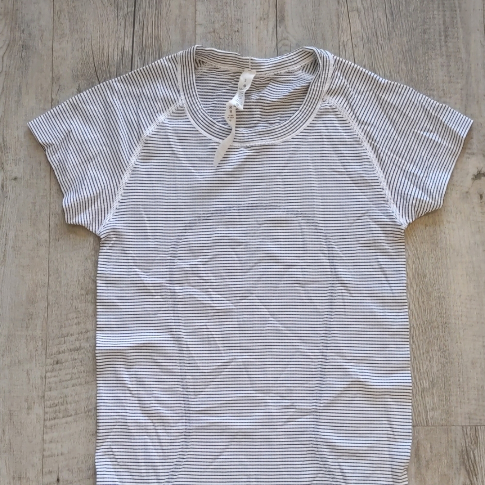 Lululemon Running Shirt, never worn!